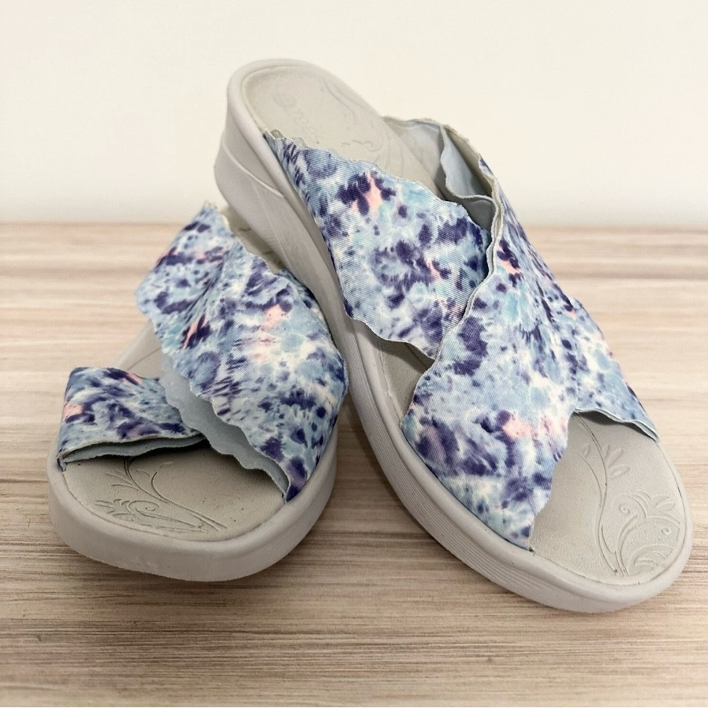 BZEES Women’s Sz 9 Sahara Slip On Wenge Washable Stretch Blue Tie Dye Sandals